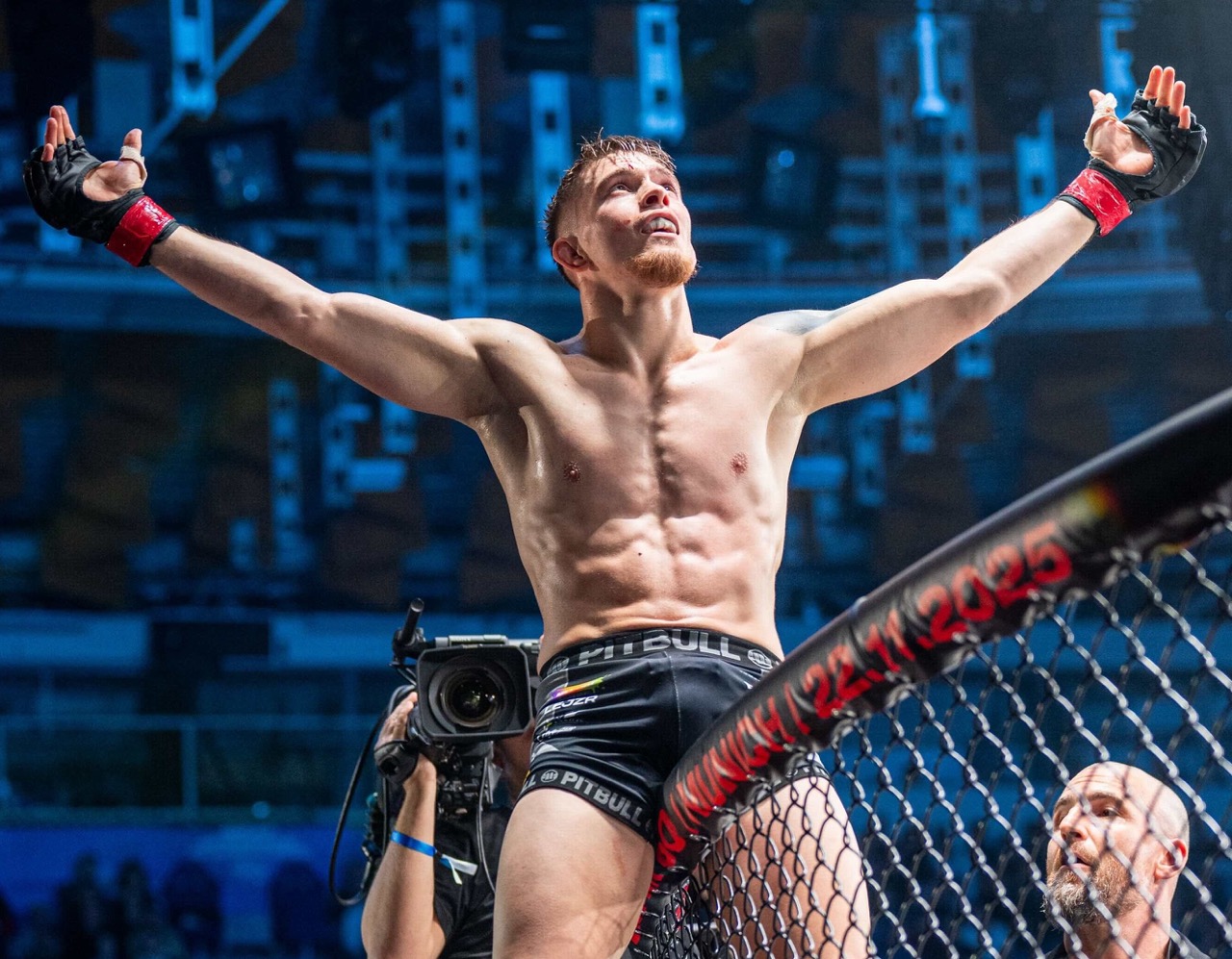 Václav Štěpán, MMA zápasník Oktagon MMA, používá zátěžovou deku SleepLab k regeneraci
